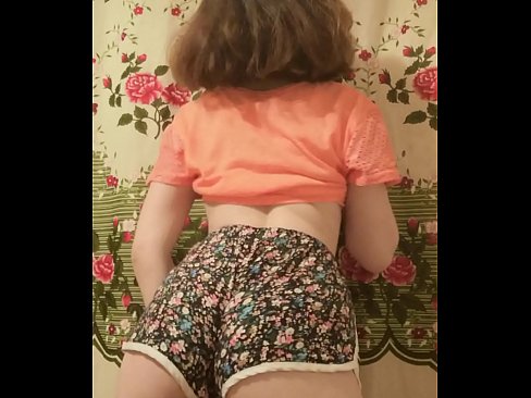 ❤️ Seksual yosh go'dak kamerada uning shortilarini echib tashlamoqda Sifatli pornoda bizda ☑