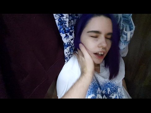 ❤️ Shkafda mening singlimni topib, unga yordam berdi Sifatli pornoda bizda ☑